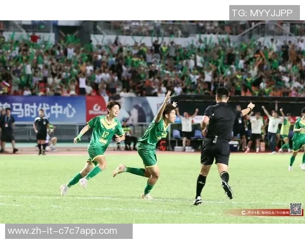 国家足球队核心球星带领球队征战国际赛场展现拼搏精神与无限潜力